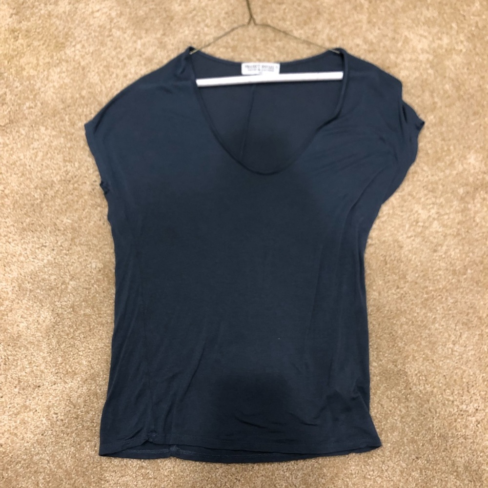 UO T-SHIRT